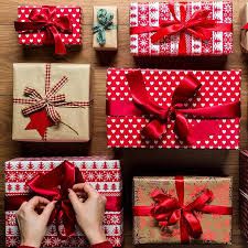 Подарете Грижа и Лукс: Идеалните Коледни Комплекти от ON-SHOP.BG