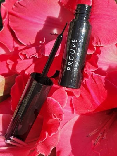 Prouve Течна очна линия