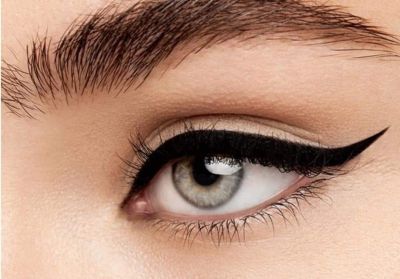 Prouve Течна очна линия