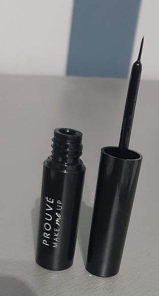 Prouve Течна очна линия