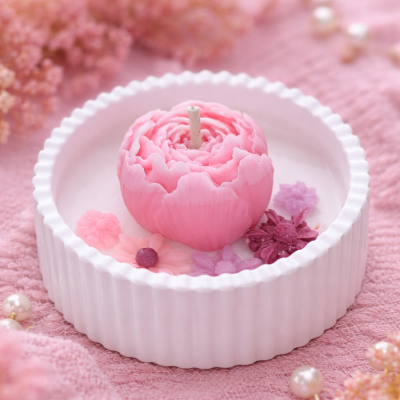 „Розов божур“ – ръчно изработена соева свещ с флорални акценти